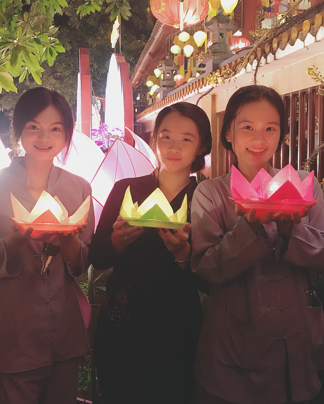 Lễ thả hoa đăng chùa Pháp Hoa Quận 3