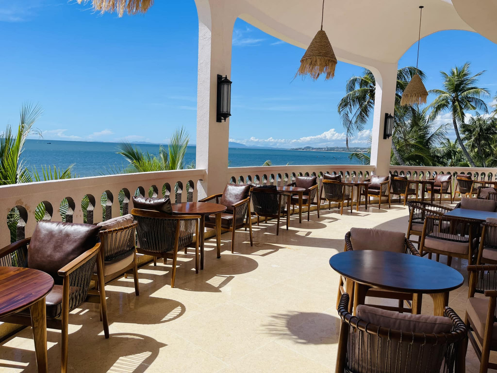 Nhà hàng Catch tại khách sạn resort Phan Thiết Le Viva Mũi Né
