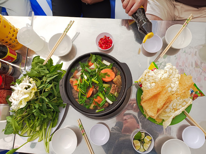 Không gian quán lẩu chay Rạch Giá