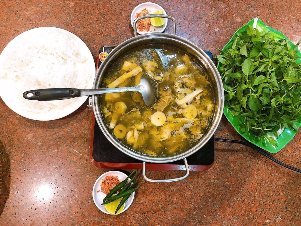 Lẩu gà lá é Đà Lạt