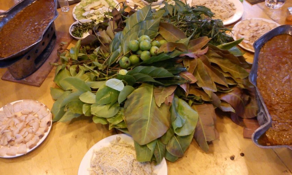 Lẩu lá rau rừng món ngon Gia Lai