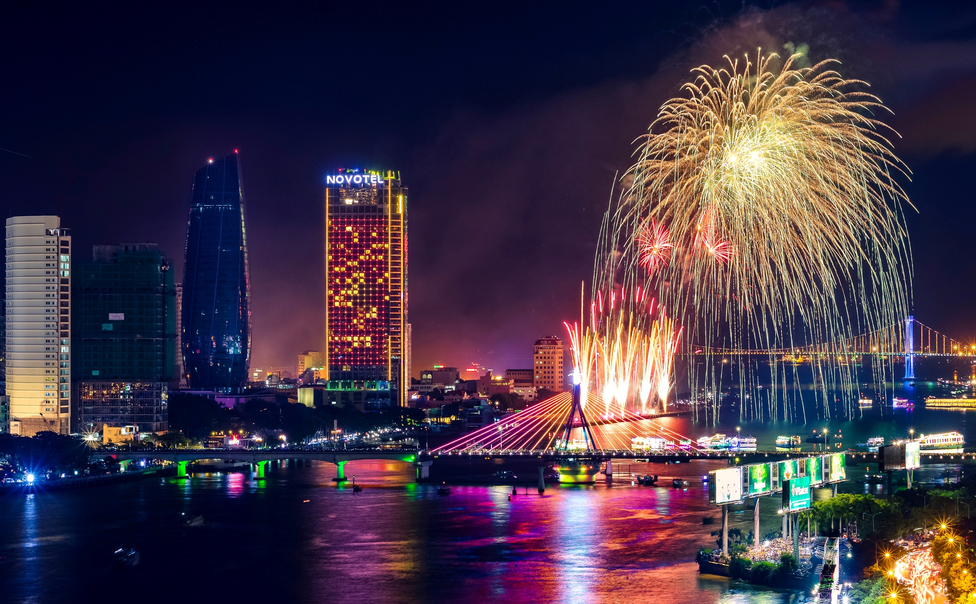 Trải nghiệm lễ hội Pháo hoa quốc tế trong tour Đà Nẵng 4N3Đ siêu hấp dẫn