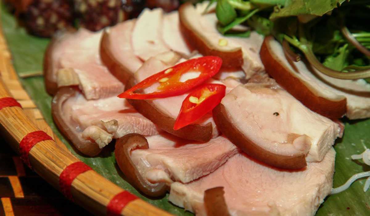 Lợn mán thui luộc-ivivu