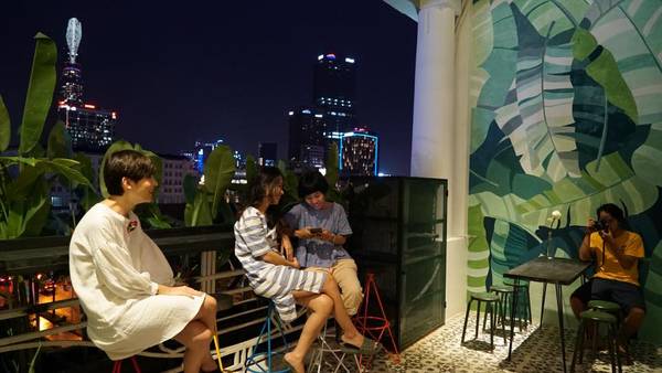 View từ LeLa hostel Sài Gòn ngắm tháp Bitexco View từ LeLa hostel Sài Gòn ngắm tháp Bitexco