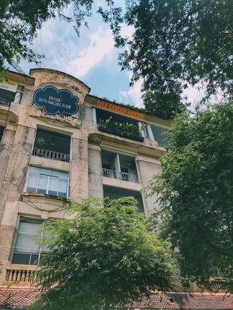 LeLa hostel Sài Gòn nằm trong tòa nhà Pháp cổ LeLa hostel Sài Gòn nằm trong tòa nhà Pháp cổ