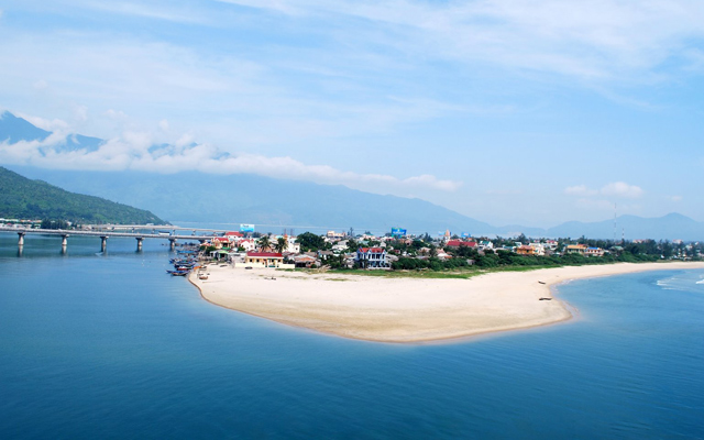Cảnh đèo Hải Vân khi du lịch Đà Nẵng Huế