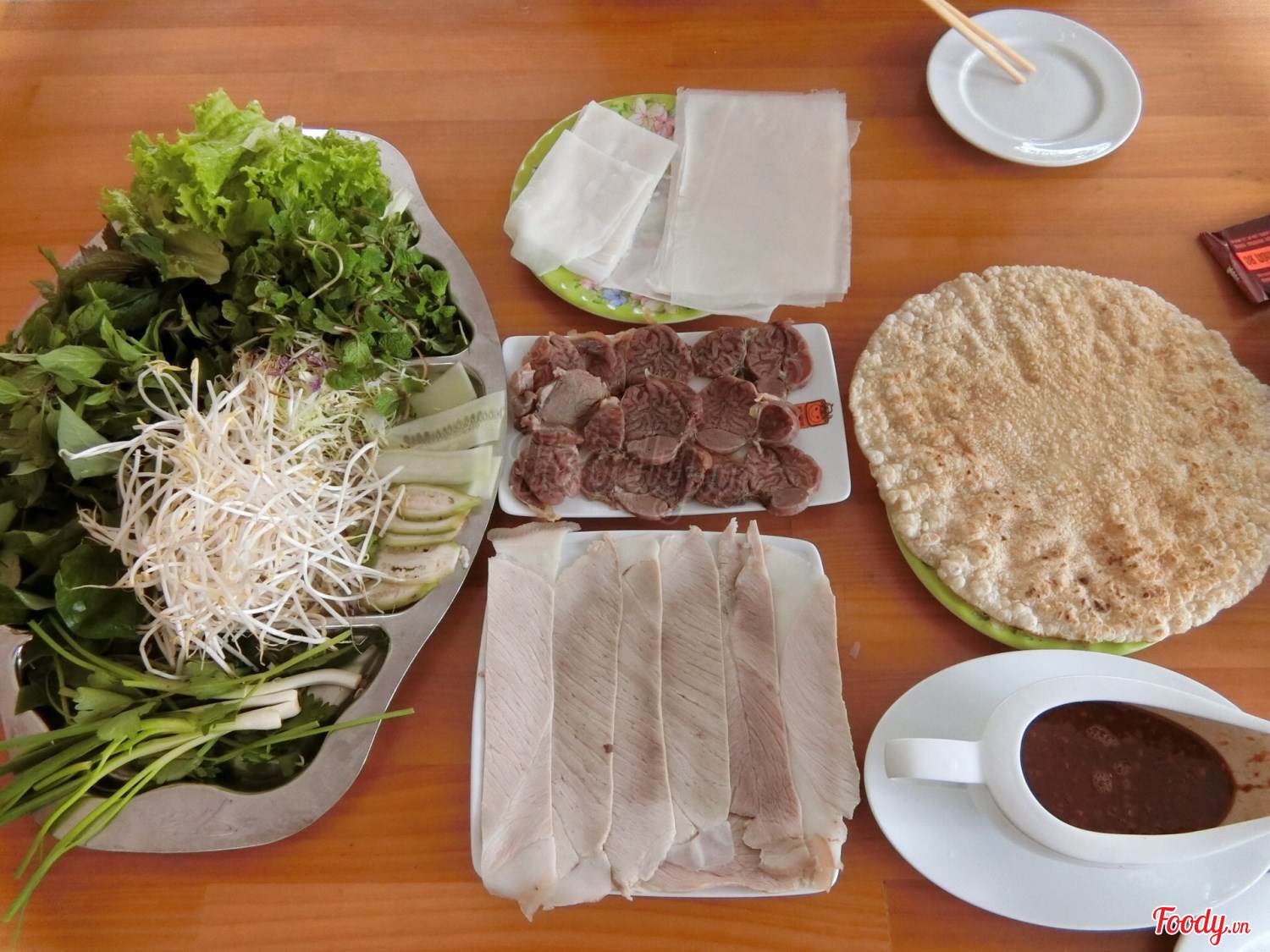 Bánh tráng cuốn thịt heo 2 đầu da Đà Nẵng