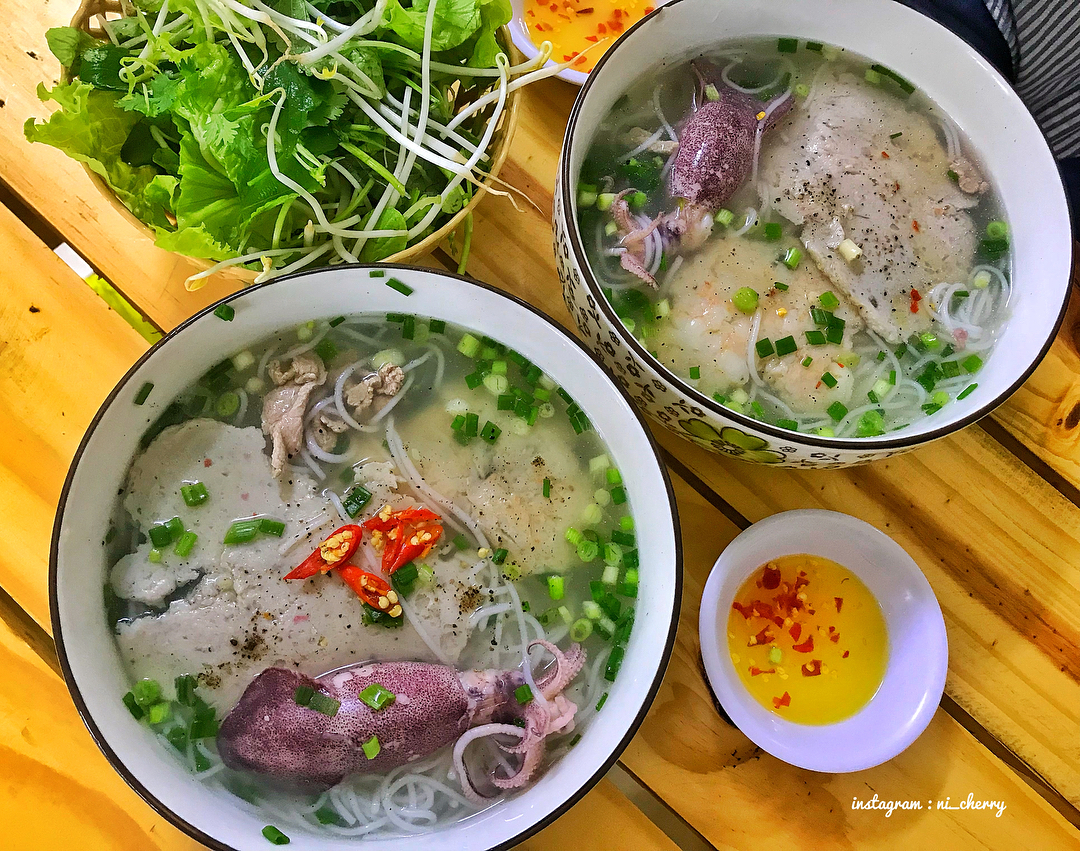 Tô bún quậy đặc sản Phú Quốc nóng hổi