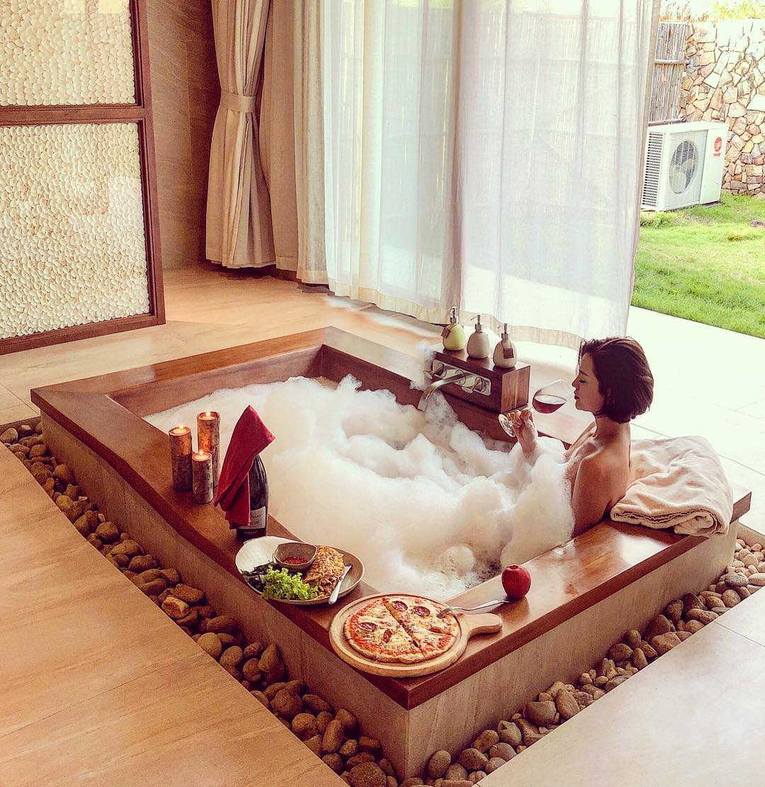 Hồ bơi hướng biển tuyệt đẹp tại resort Phú Quốc
