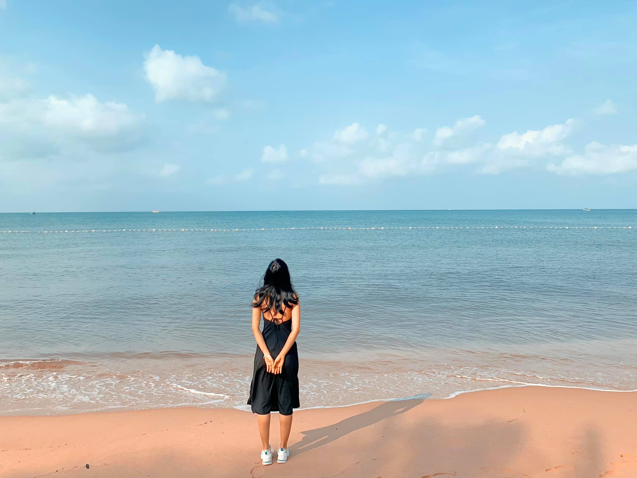 Hồ bơi và view biển tại Novotel Phú Quốc trong lịch trình 4N3Đ Phú Quốc