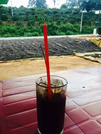 Thưởng thức cà phê giá rẻ trên đường phượt Đà Lạt 3 ngày 2 đêm