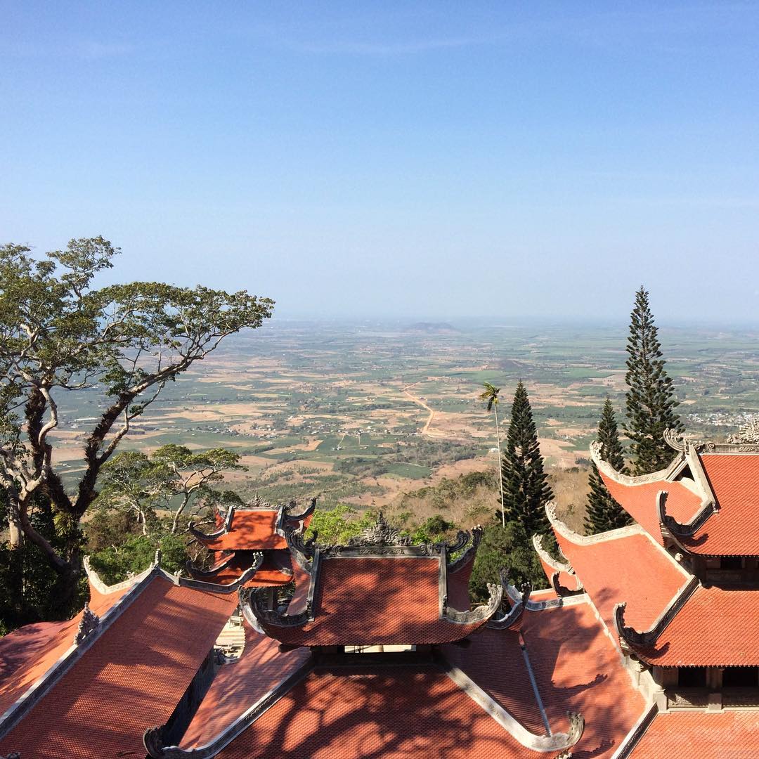Kiến trúc chùa Linh Sơn Trường Thọ tại núi Tà Cú