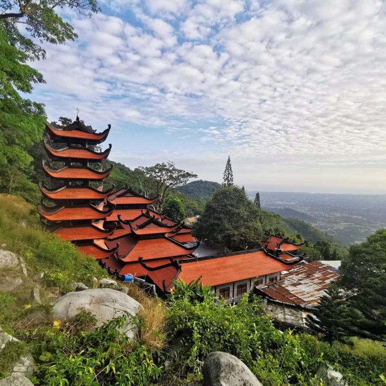 Chùa Linh Sơn Trường Thọ trên núi Tà Cú