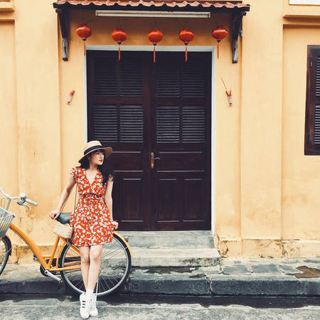 little-hoi-an-trong-mat-nu-mc-xinh-dep-khien-ai-cung-muon-roi-ban-giay-de-tan-huong-cuoc-song-ivivu-4 little-hoi-an-trong-mat-nu-mc-xinh-dep-khien-ai-cung-muon-roi-ban-giay-de-tan-huong-cuoc-song-ivivu-4