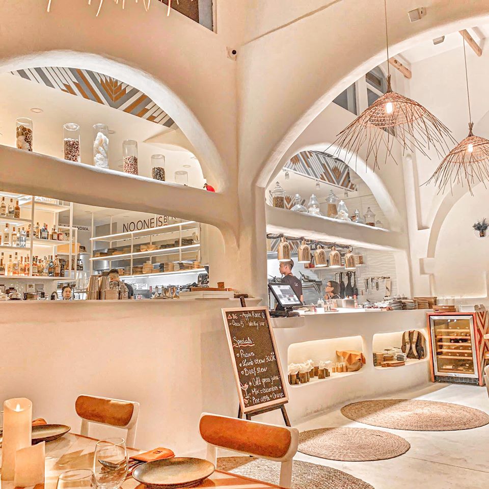 Nội thất Địa Trung Hải tại Sol Kitchen & Bar