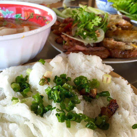 Bánh hỏi ăn kèm thịt nướng tại Long Điền Bánh hỏi ăn kèm thịt nướng tại Long Điền