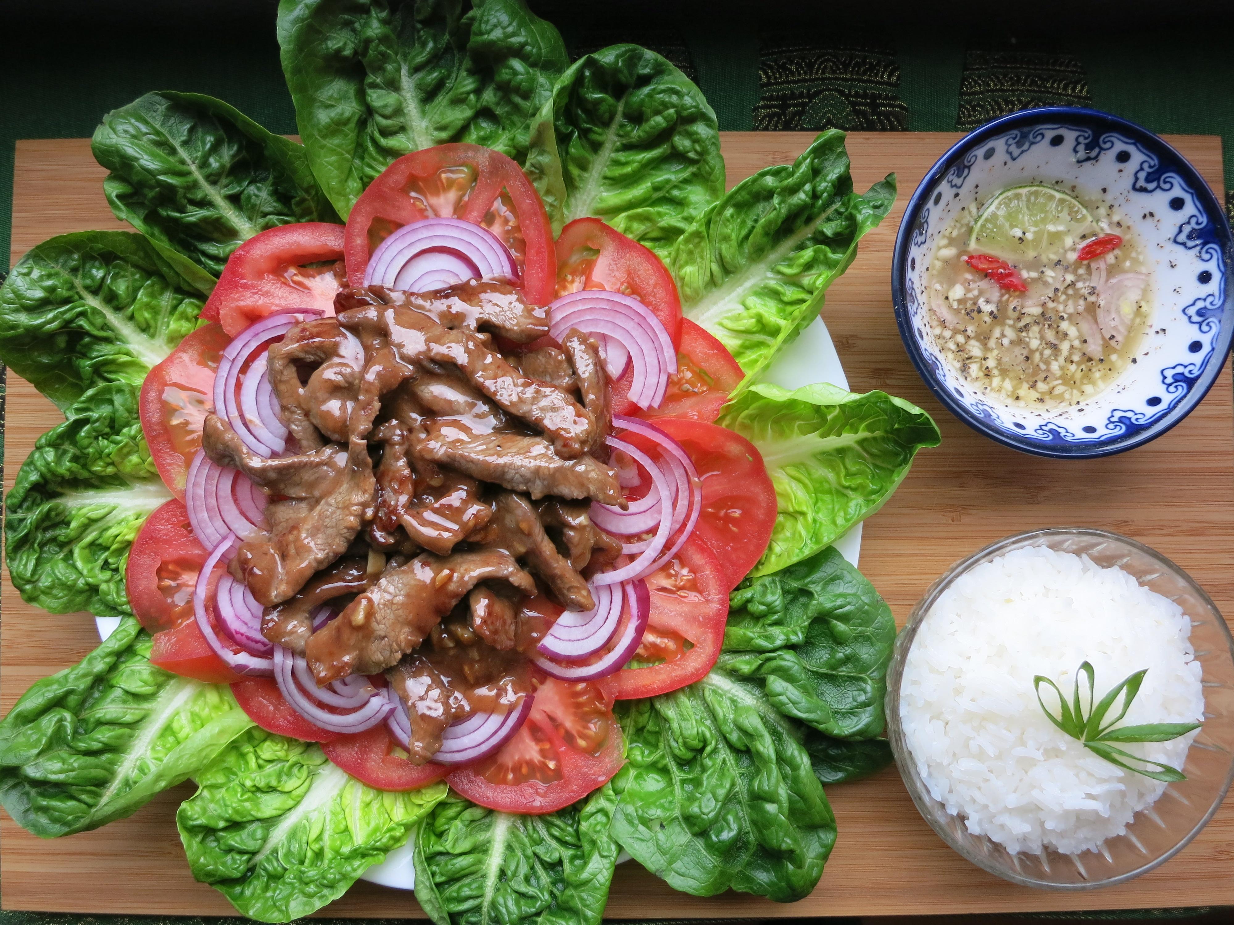 Món Lok lak đặc trưng Campuchia