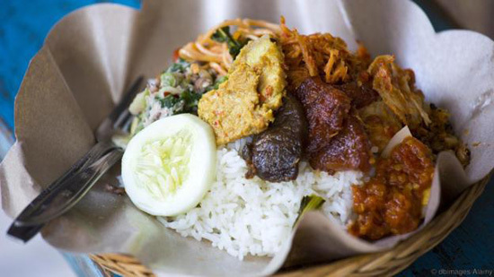 Lợn quay Bali ăn kèm cơm trắng