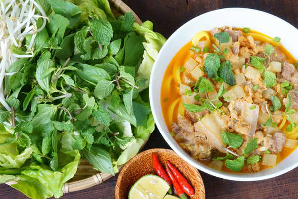 Mì Quảng, món ngon đậm tình miền Trung - Ảnh: Lonely Planet.