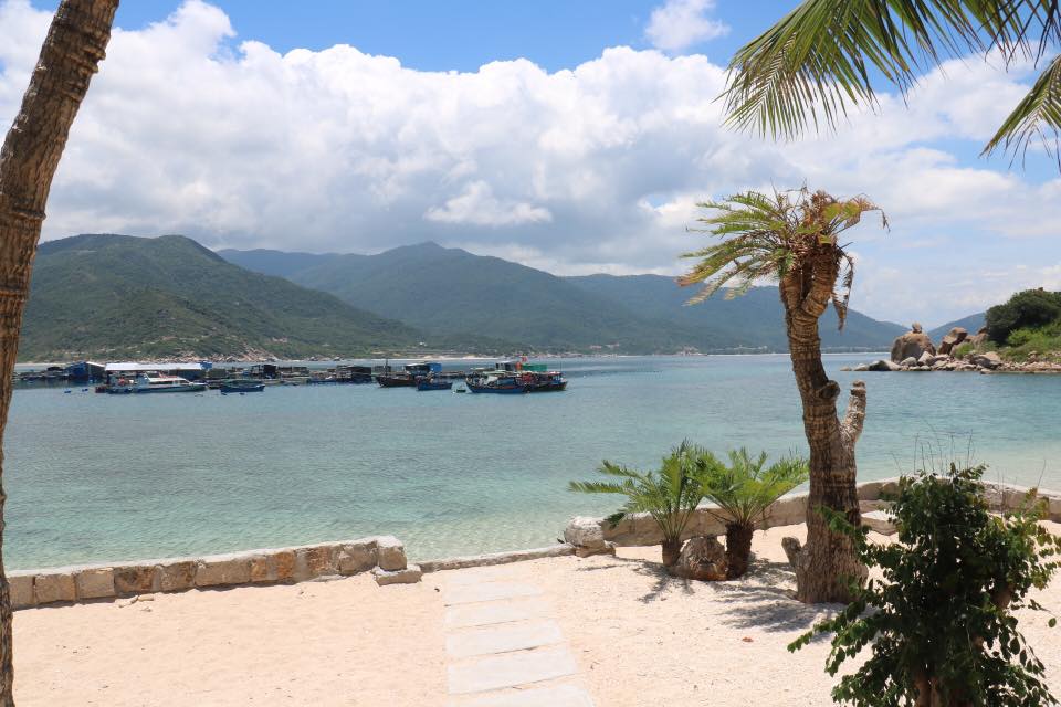 Không gian ngoài trời cực chill tại homestay đảo Bình Hưng