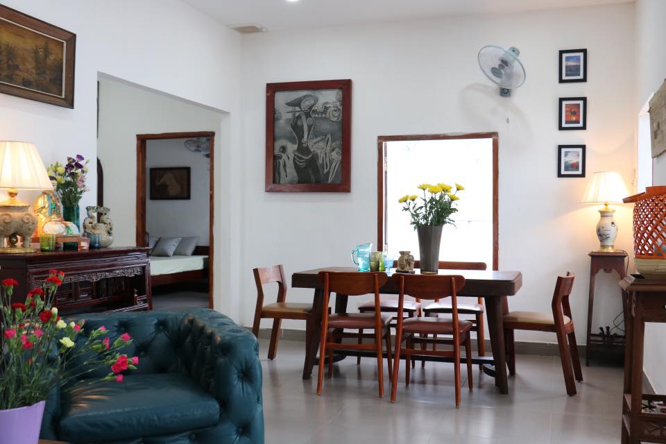 Góc sinh hoạt chung ấm cúng tại homestay đảo Bình Hưng