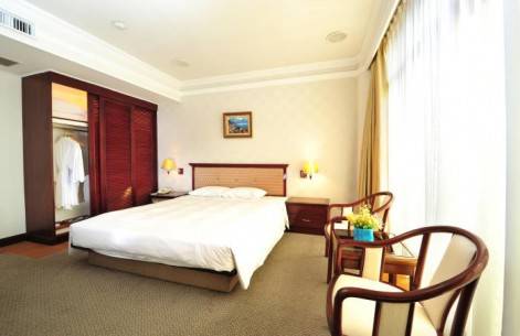 Thiết kế ấm cúng bên trong phòng nghỉ khách sạn Lake Side Hà Nội