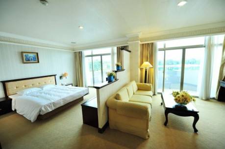 Nội thất cổ điển tại khách sạn Lake Side Hà Nội