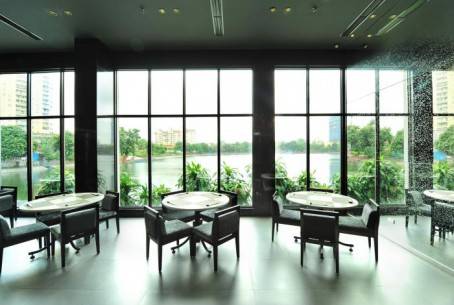 Góc nhìn hướng hồ Giảng Võ thơ mộng từ khách sạn Lake Side Hà Nội
