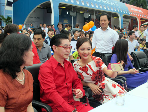 Diễn viên Lan Phương và nghệ sĩ Lục Tiểu Linh Đồng tại VITM