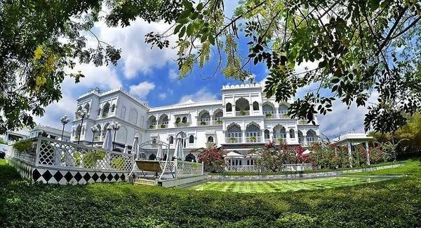 Kiến trúc Tajmasago Castle - khu nghỉ dưỡng trăng mật Sài Gòn