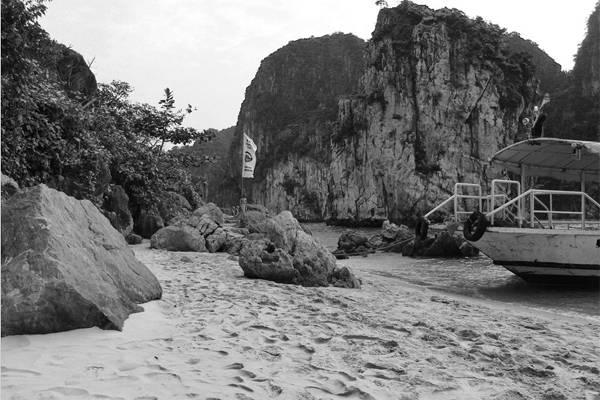 Bãi biển riêng tư du lịch Hạ Long mùa đông