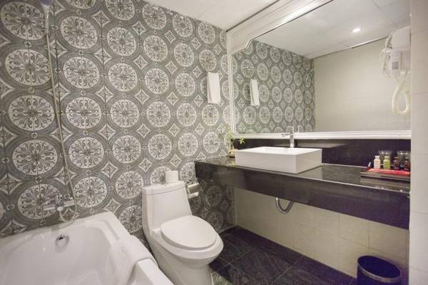 Phòng khách sang trọng của hạng Suite tại Khách sạn Maison D’Hanoi Hanova