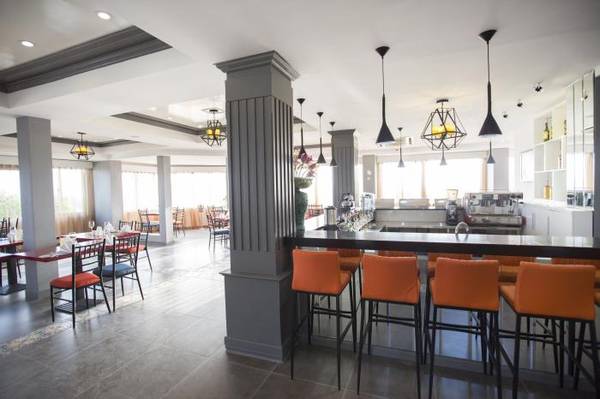 Khu vực nhà hàng phục vụ buffet sáng tại Khách sạn Maison D’Hanoi Hanova