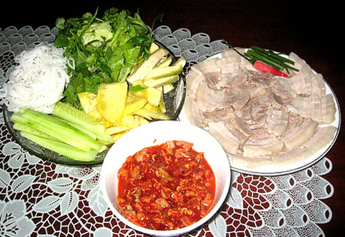 Món ăn kèm với mắm sò Lăng Cô