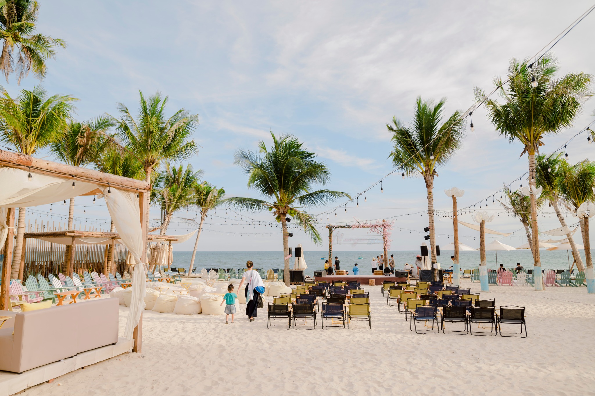 Thư giãn cùng gia đình tại bãi biển Mango Beach Bình Thuận