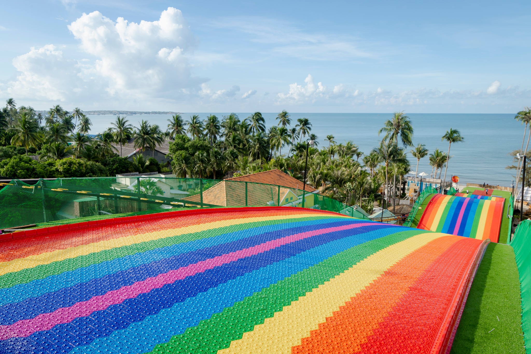 Đường trượt phao khô view biển tại Mango Beach Bình Thuận
