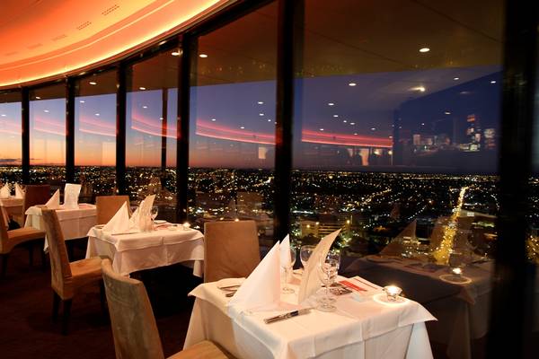 Nhà hàng tầng 11 với view ngắm trọn thành phố Nha Trang