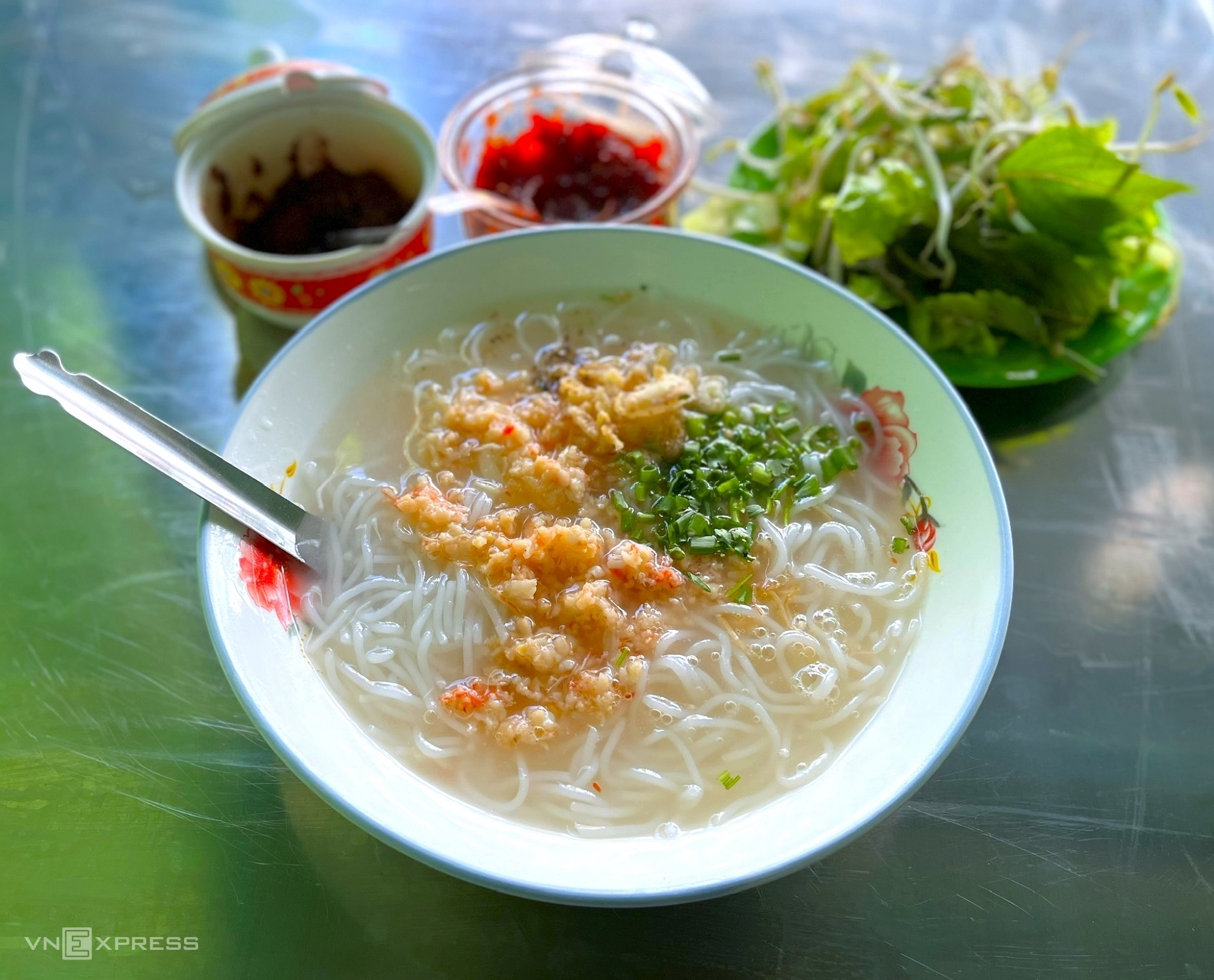 Bún tôm - món ăn ngon Quy Nhơn