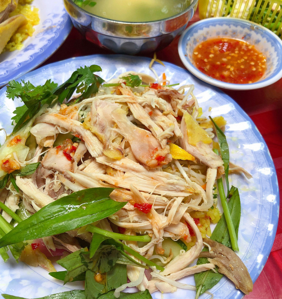 mc3b3n-c483n-phc3ba-yc3aan-ivivu-2-cc6a1m-gc3a0-phc3ba-yc3aan-964x1024-1 Món ăn Phú Yên ivivu 2 Cơm gà Phú Yên