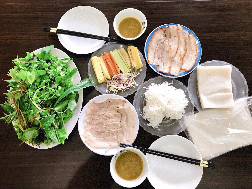 Đặc sản Quảng Nam - Bánh tráng cuốn thịt heo
