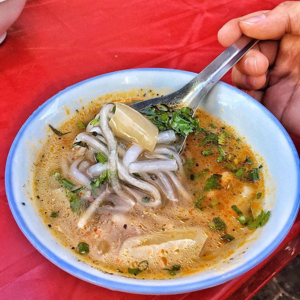 Bánh canh da heo - món ăn ngon Quy Nhơn