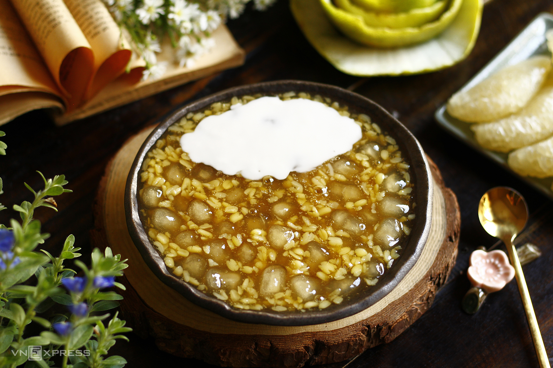 Chè bưởi món chè miền Tây với đậu xanh và nước cốt dừa