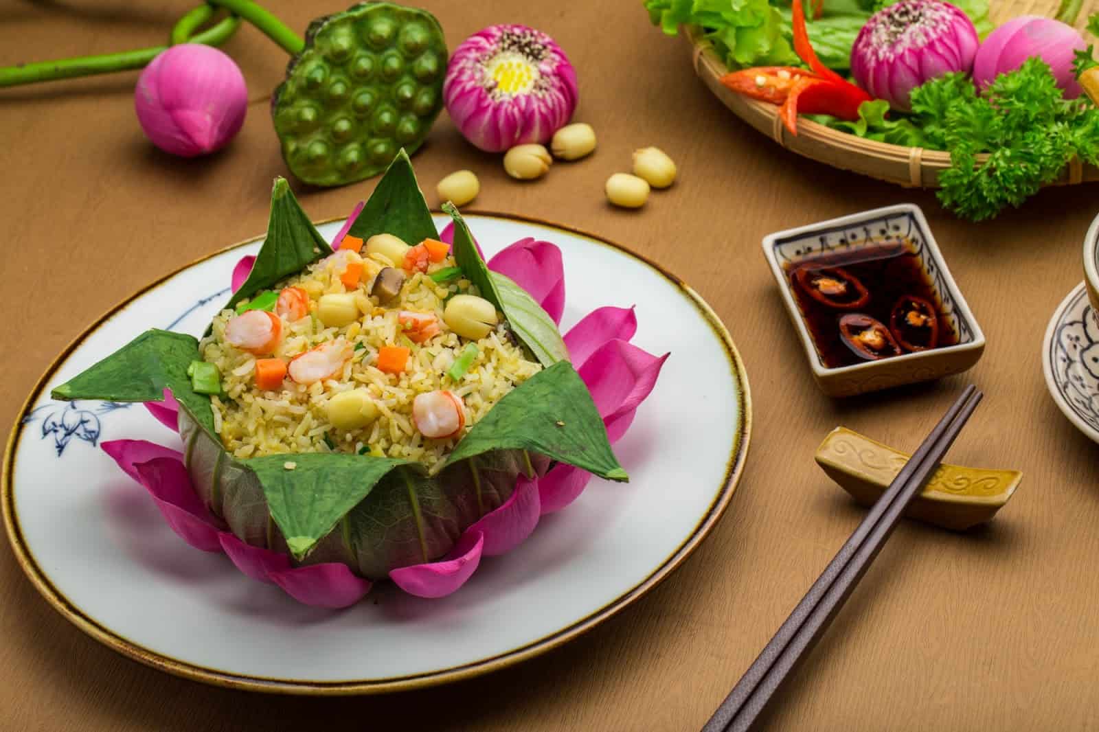 Cơm hấp lá sen món ăn ngon từ sen Đồng Tháp
