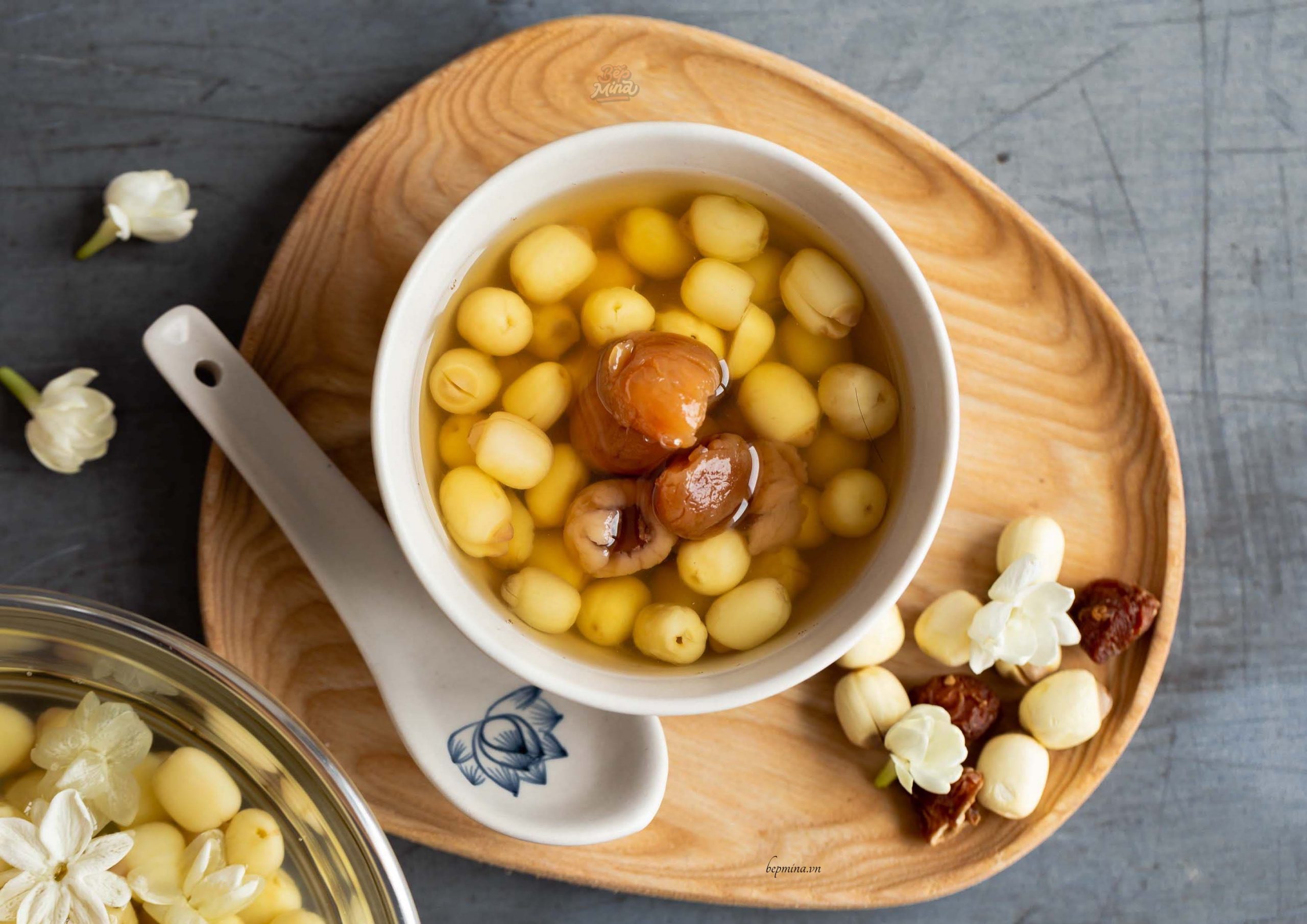 Chè hạt sen món ăn ngon từ sen thanh mát