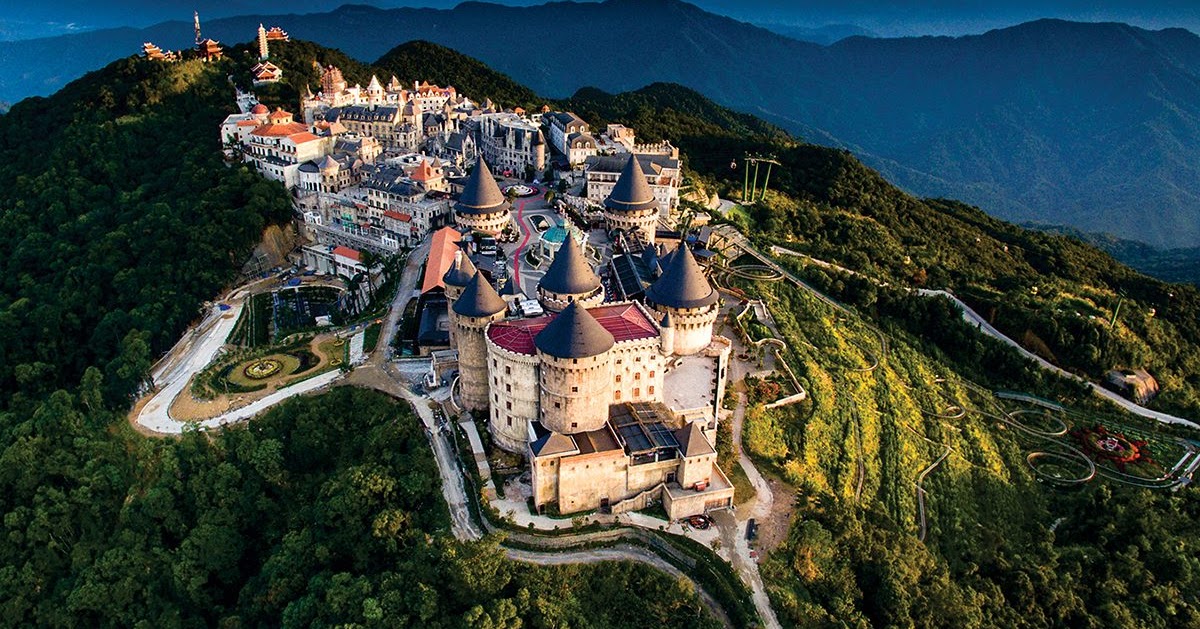Fantasy Park thuộc Bà Nà Hills, tọa lạc trên đỉnh núi tách biệt.