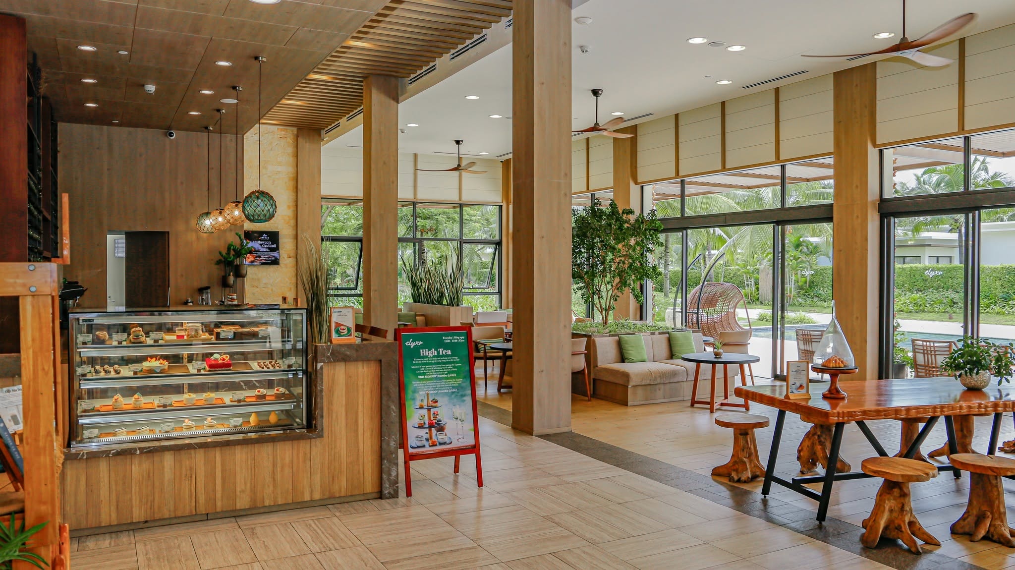 Không gian thư giãn Elyxr Café tại Melia Hồ Tràm