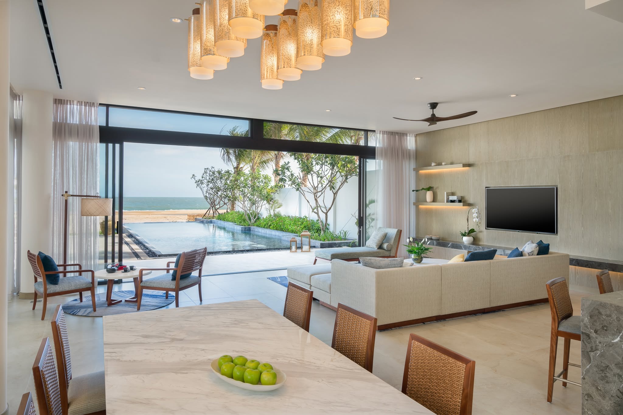 Thực đơn phục vụ tại phòng của gói ăn uống không giới hạn tại Melia Hồ Tràm