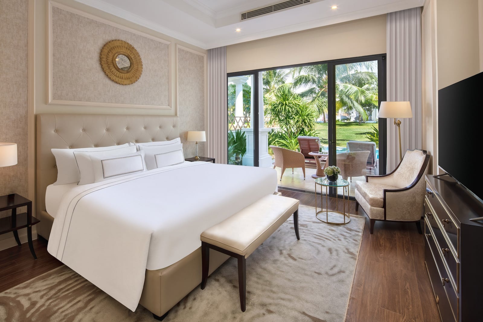 Bể bơi riêng tư lãng mạn tại mỗi biệt thự Melia Vinpearl Cam Ranh Beach Resort