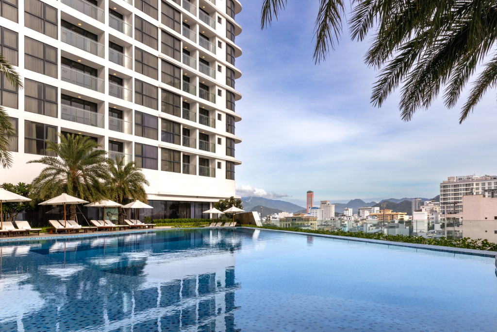 Phòng Deluxe hiện đại tại Meliá Vinpearl Nha Trang Empire