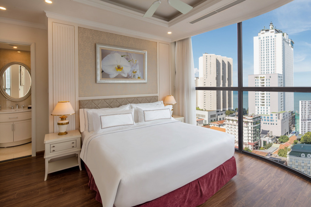 Nội thất gỗ sang trọng tại Meliá Vinpearl Nha Trang Empire